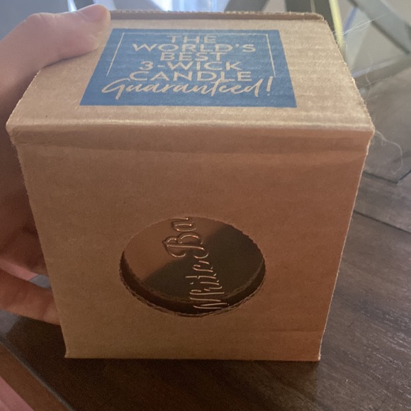 White Barn Eucalyptus Mint Candle - Picture 6 of 6